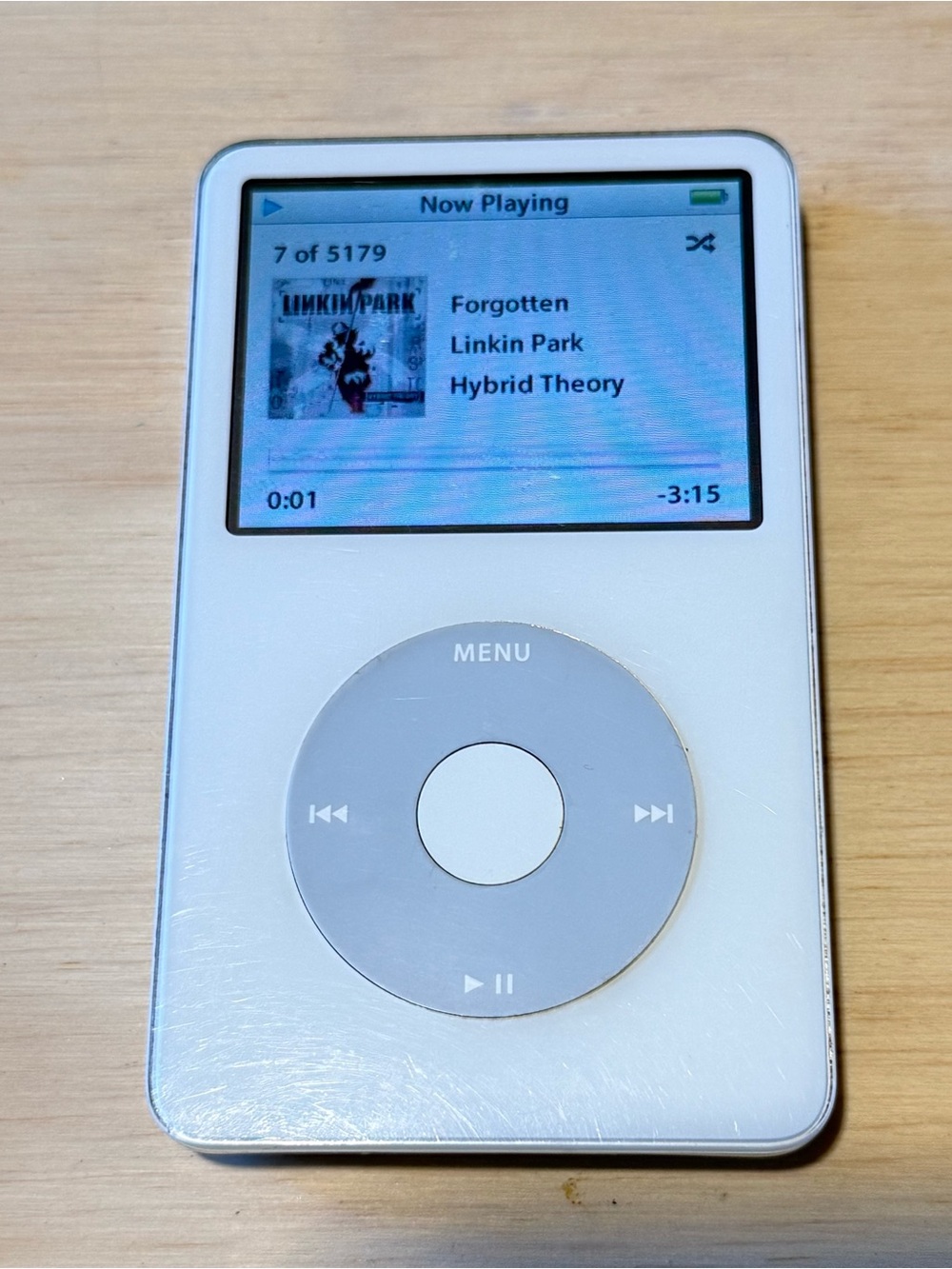 iPod Model:A1136 5thGen 30GB Wht Tested Good Batt-8/9hr w/5179Songs-Charg Read!